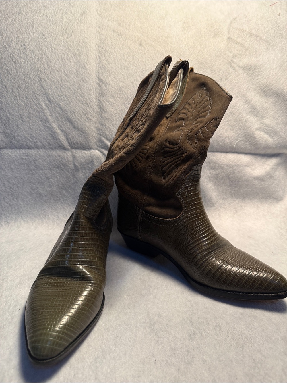 Classic Women's Western Heeled Boots in Olive Green